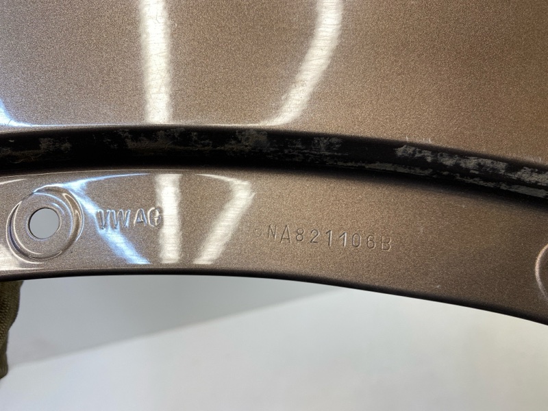 Крыло переднее правое