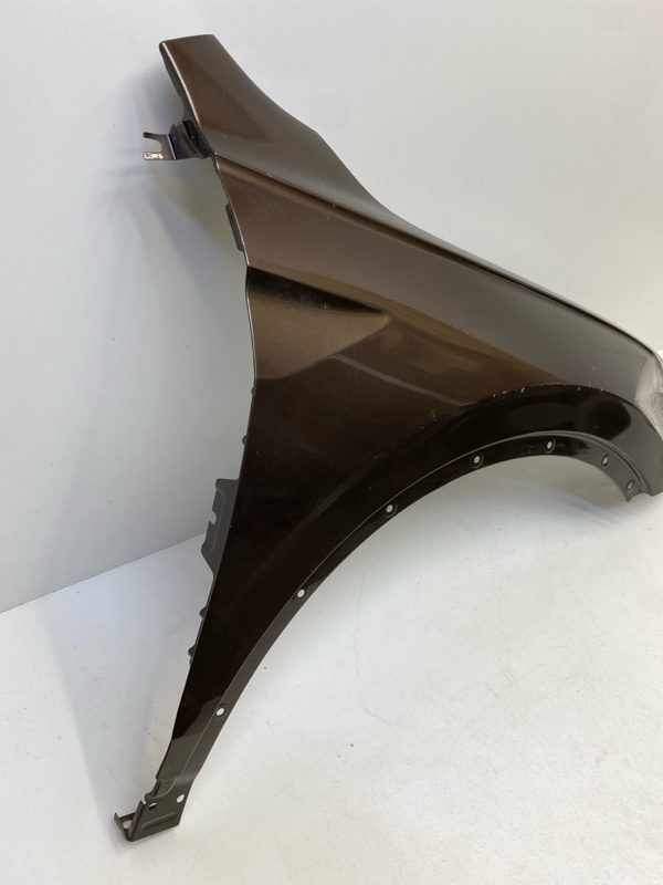 Крыло переднее правое