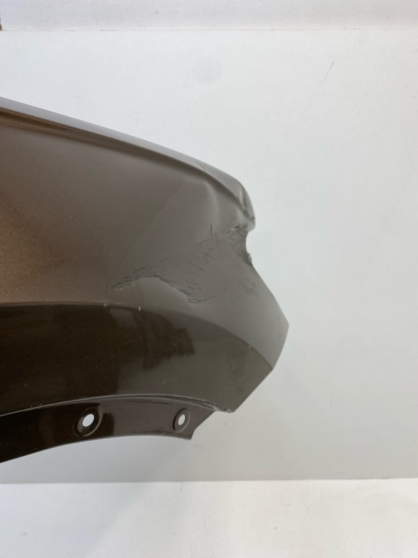 Крыло переднее правое