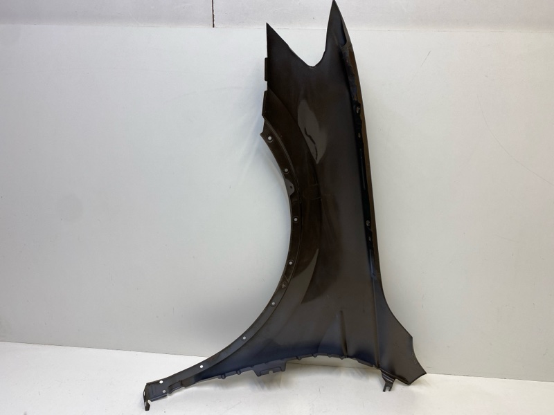 Крыло переднее правое