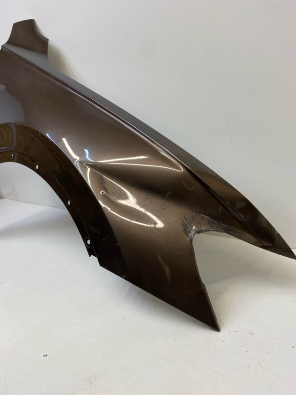 Крыло переднее правое