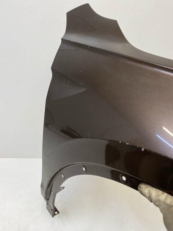 Крыло переднее правое