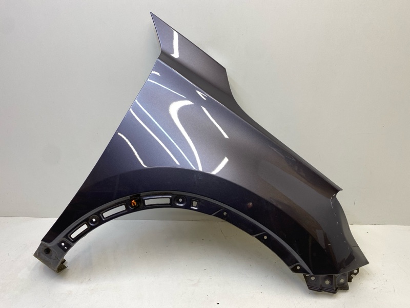 Крыло переднее правое