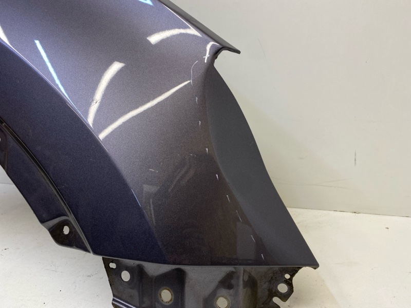 Крыло переднее правое