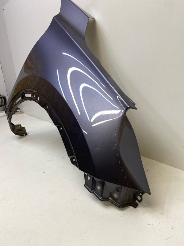 Крыло переднее правое