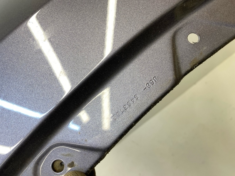 Крыло переднее правое