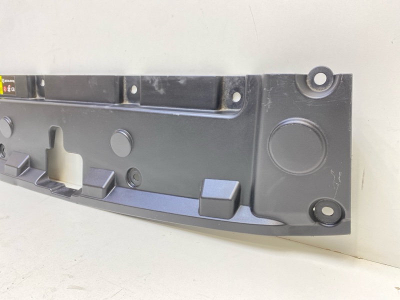 Кожух замка капота