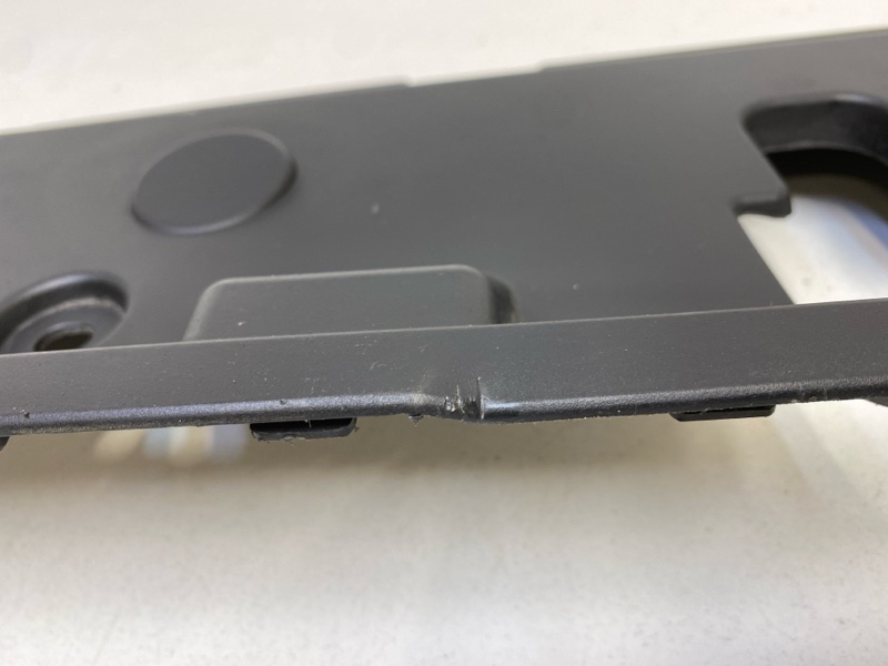 Кожух замка капота