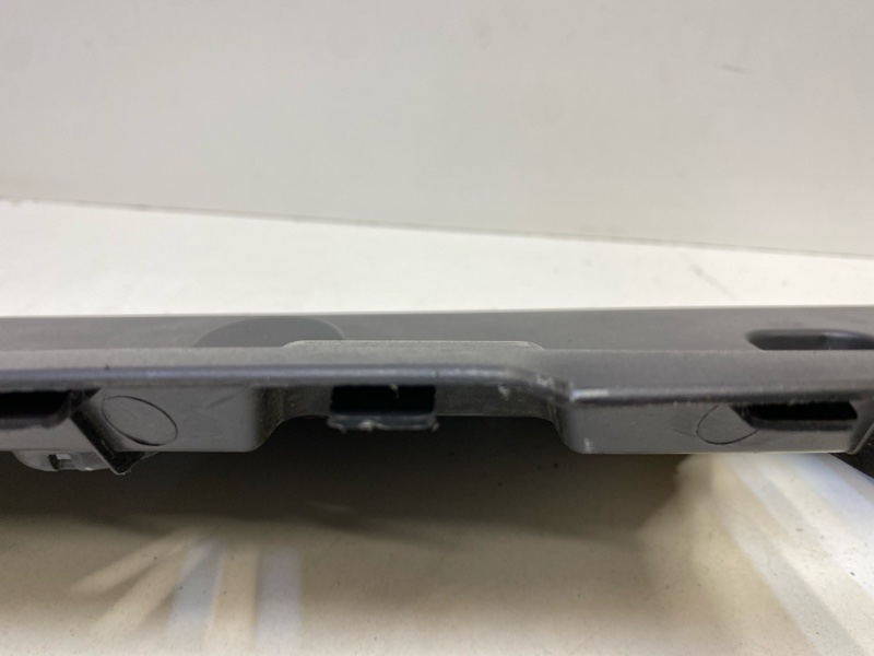 Кожух замка капота