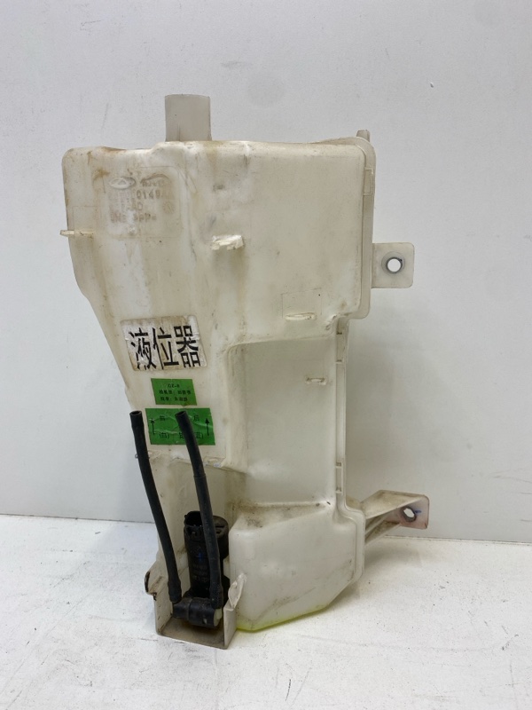 Бачок омывателя лобового стекла