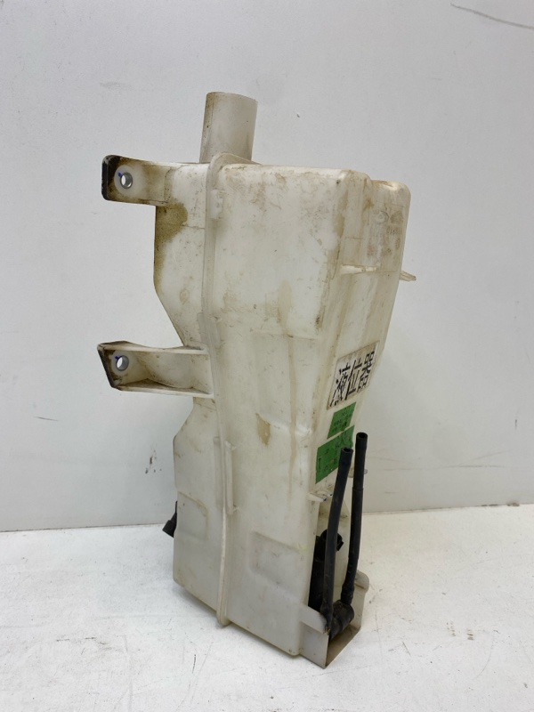 Бачок омывателя лобового стекла