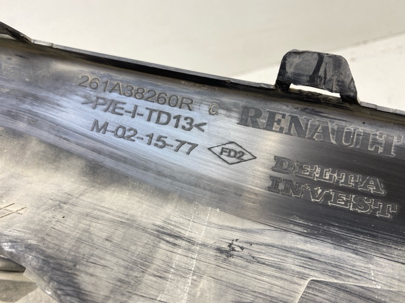 Рамка противотуманной фары левой