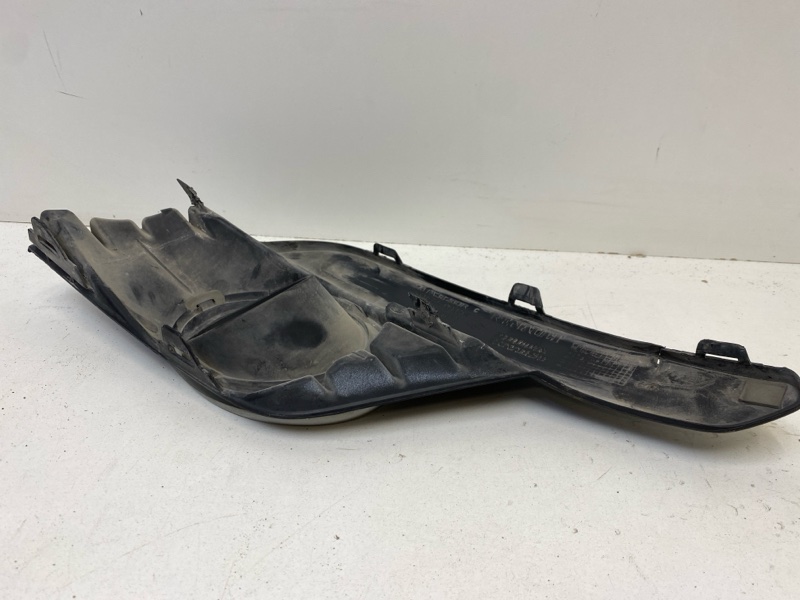 Рамка противотуманной фары левой