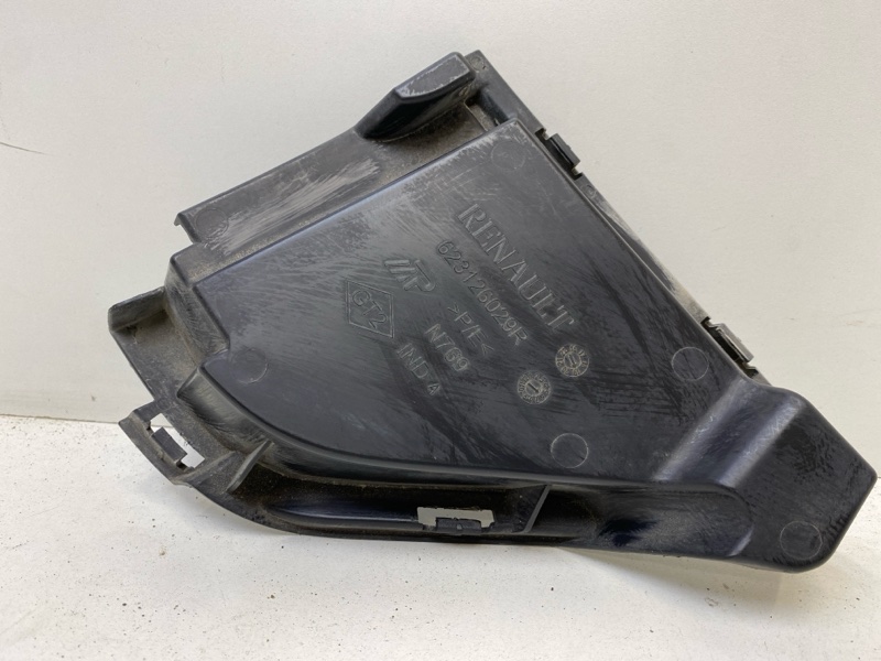 Дефлектор воздушный радиатора