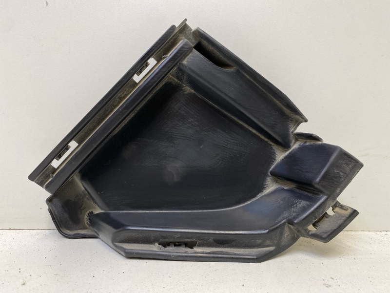 Дефлектор воздушный радиатора