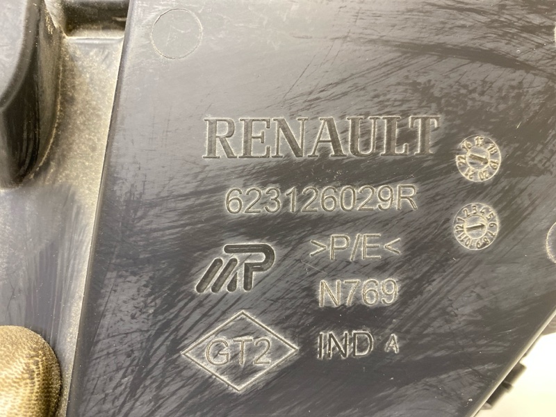 Дефлектор воздушный радиатора