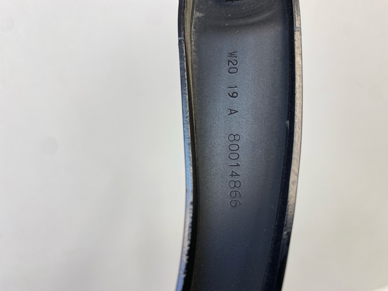 Поводок стеклоочистителя переднего