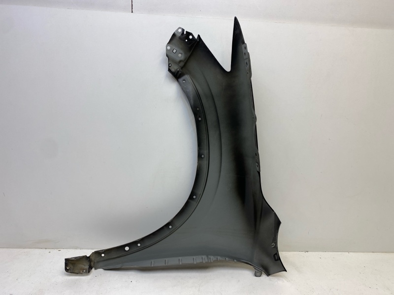 Крыло переднее правое