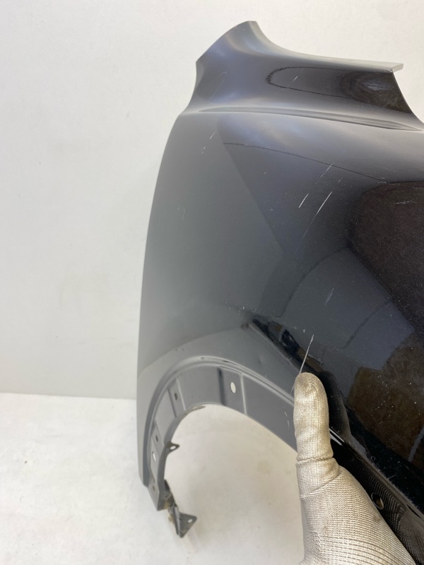 Крыло переднее правое