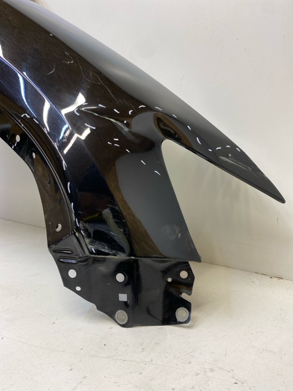 Крыло переднее правое