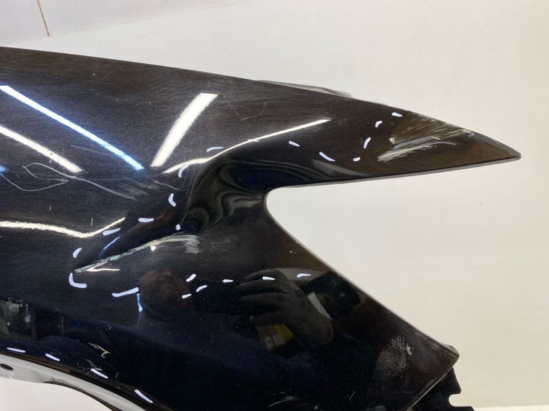 Крыло переднее правое