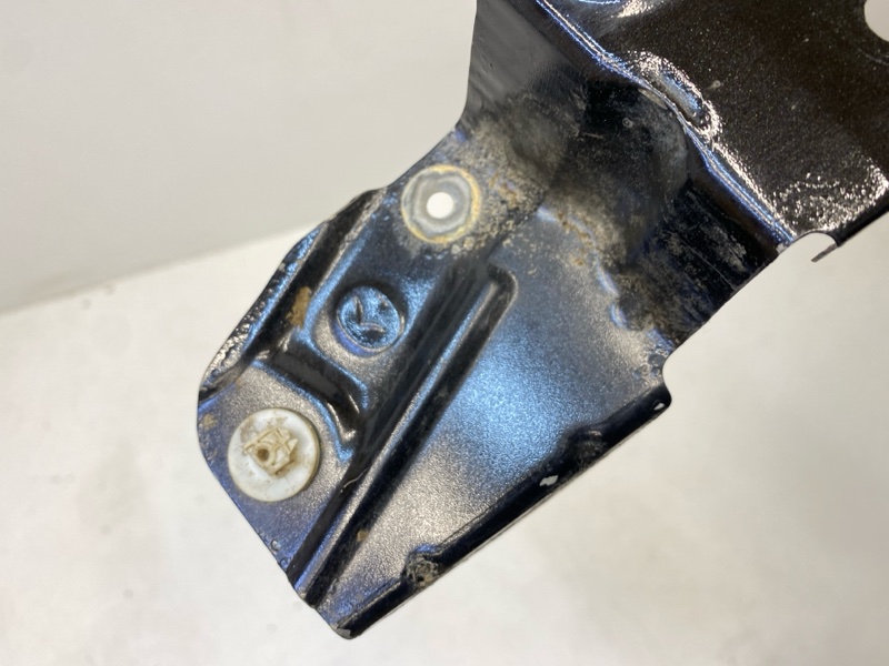 Крыло переднее правое