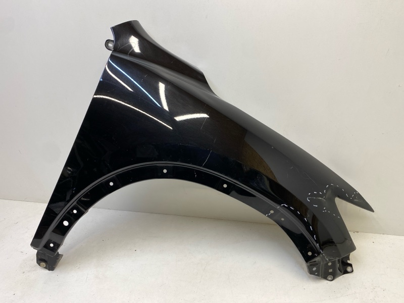 Крыло переднее правое