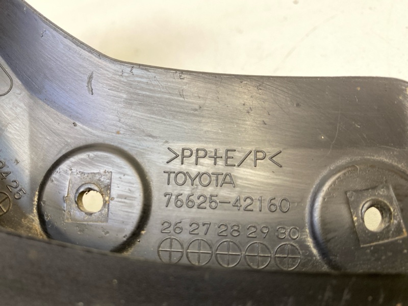 Брызговик задний правый