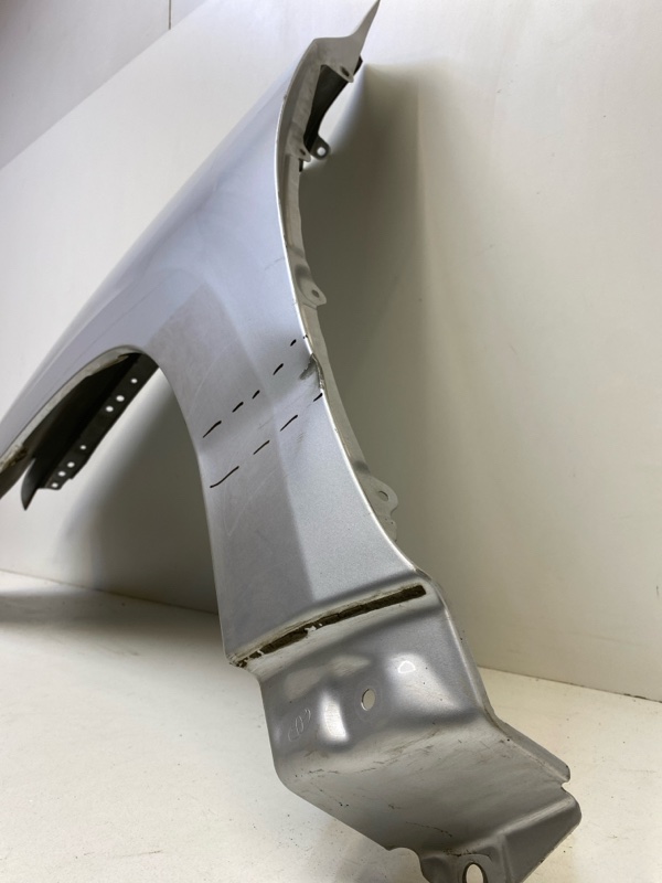 Крыло переднее левое