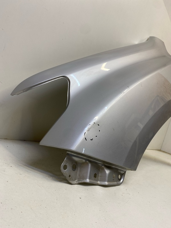 Крыло переднее левое