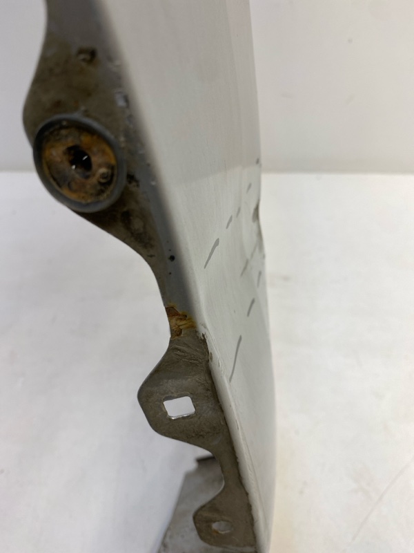 Крыло переднее левое