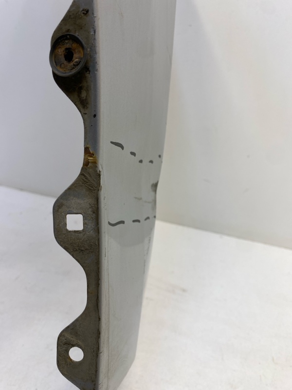 Крыло переднее левое