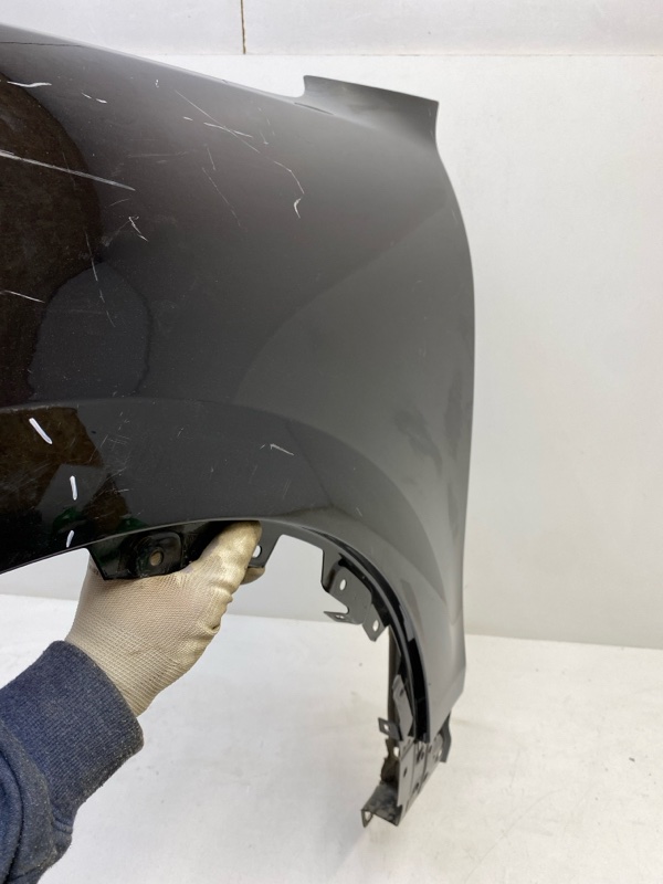 Крыло переднее левое