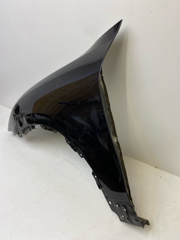 Крыло переднее левое