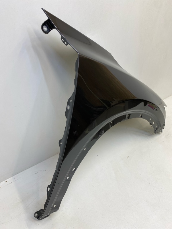 Крыло переднее правое