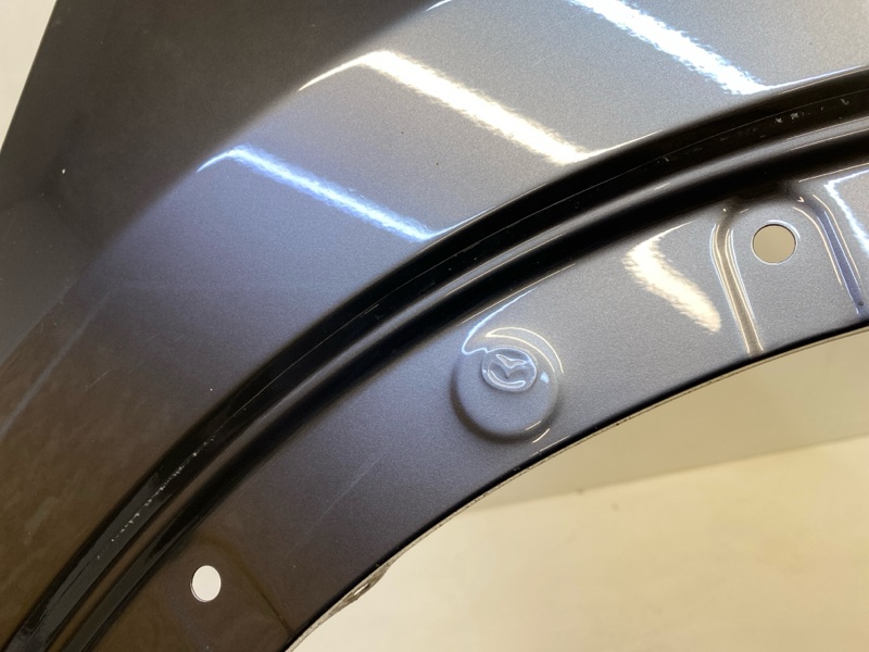 Крыло переднее правое