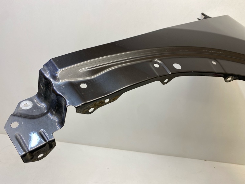 Крыло переднее правое