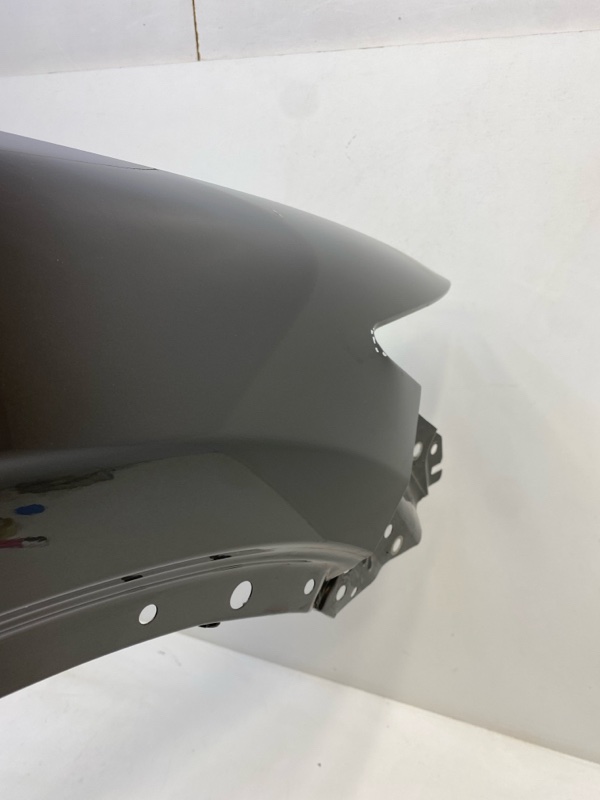 Крыло переднее правое