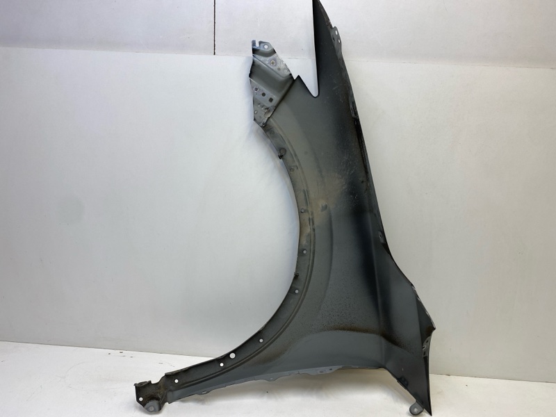 Крыло переднее правое