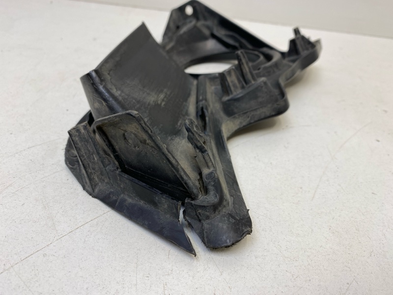 Рамка противотуманной фары правой