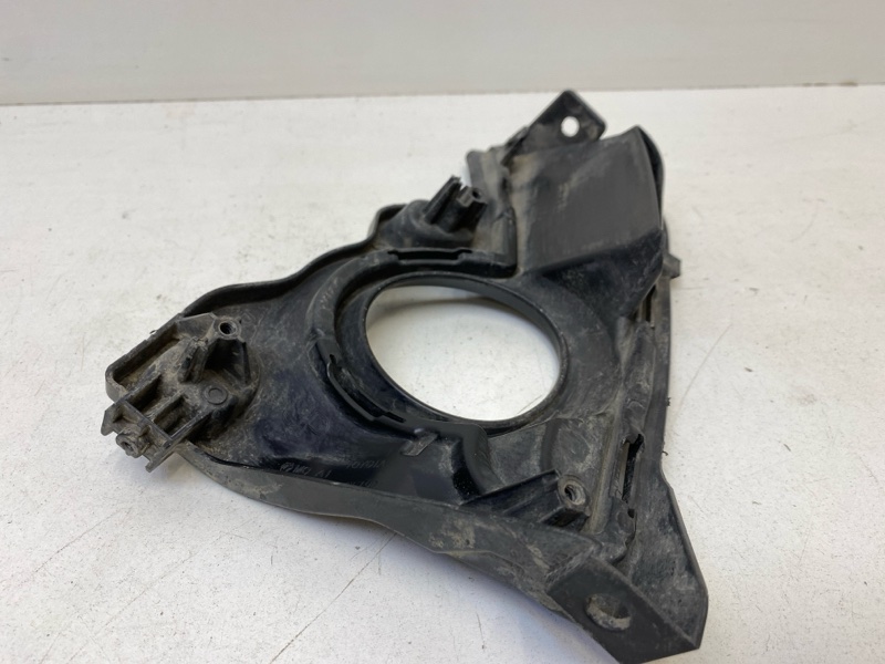 Рамка противотуманной фары правой