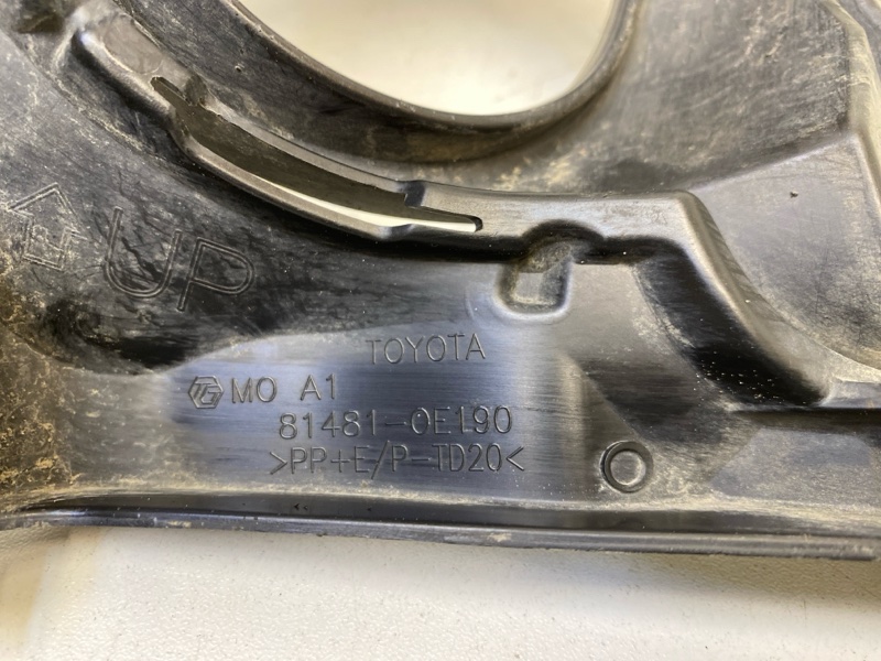 Рамка противотуманной фары правой