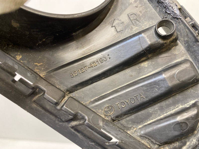 Рамка противотуманной фары правой