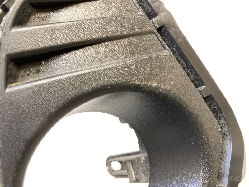 Рамка противотуманной фары правой