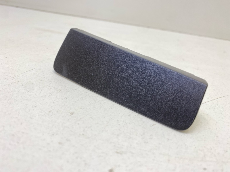 Заглушка буксировочного крюка