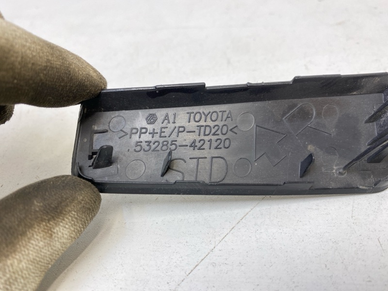 Заглушка буксировочного крюка