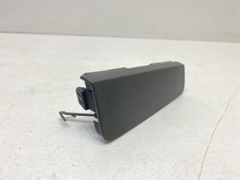 Заглушка буксировочного крюка