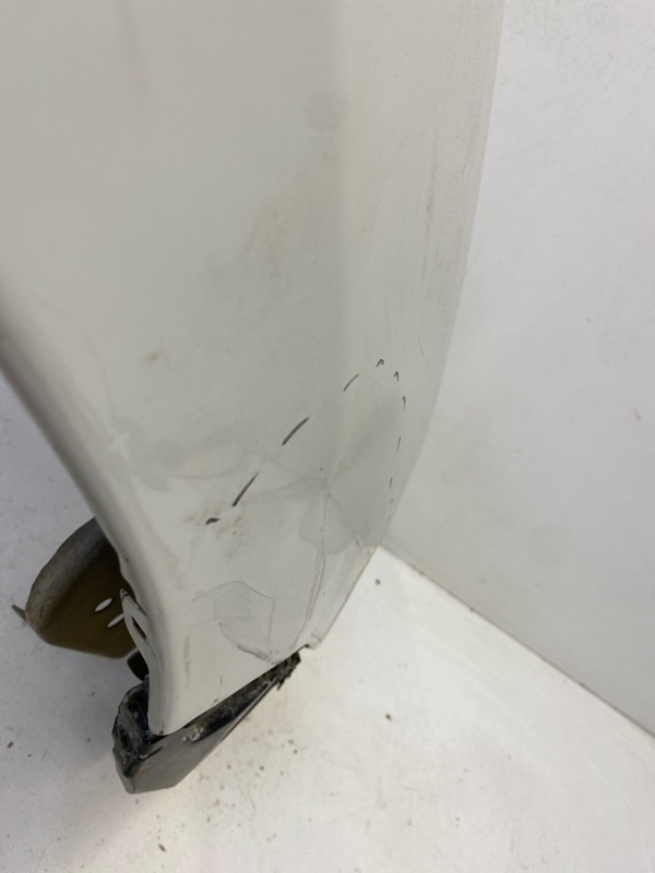 Крыло переднее правое