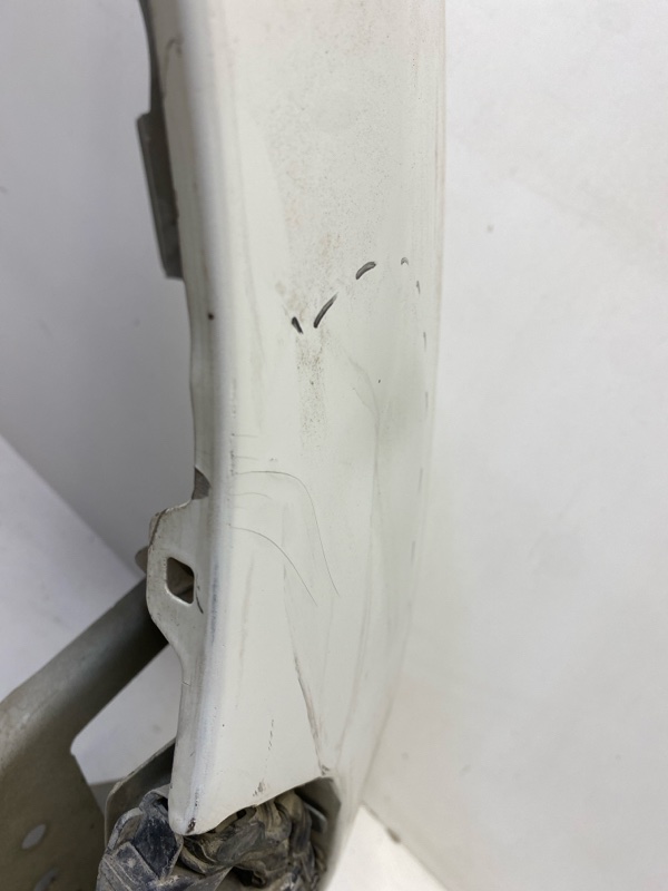 Крыло переднее правое