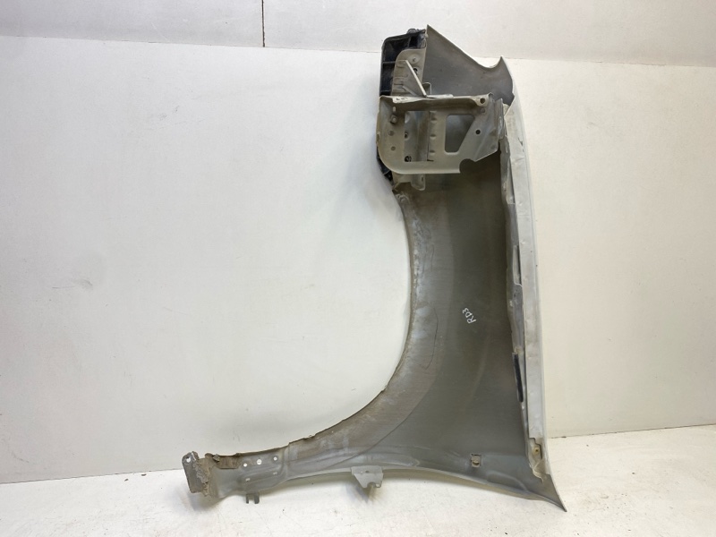 Крыло переднее правое